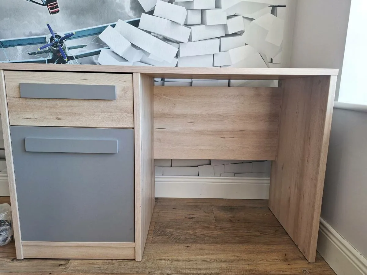 Office Desk - Image 1