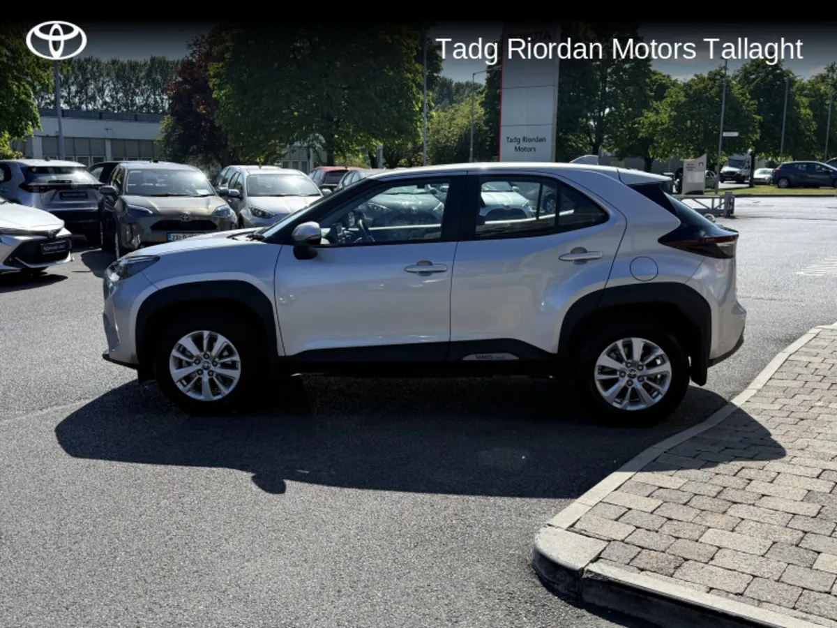 Toyota Yaris CROSS LUNA 4DR AUTO - Image 4
