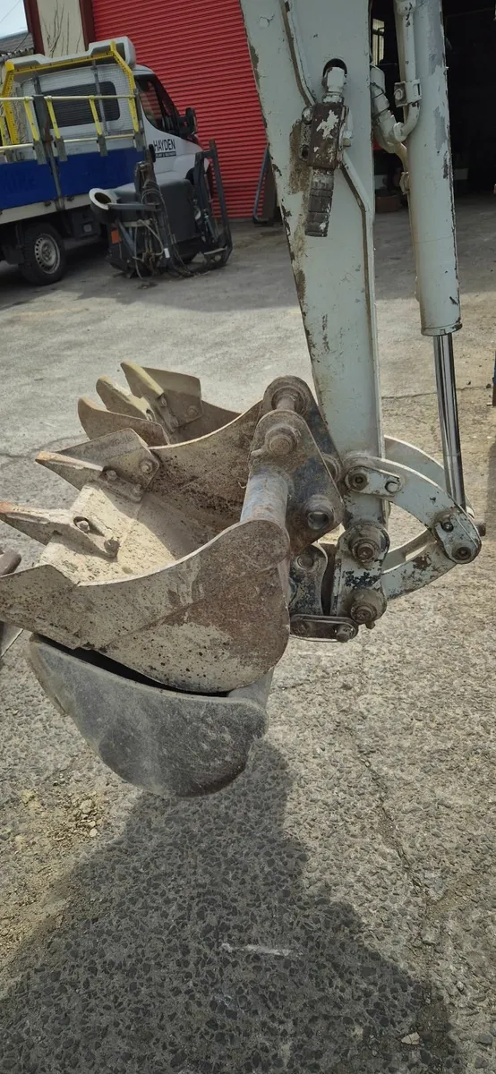 Takeuchi tb016 - Image 2