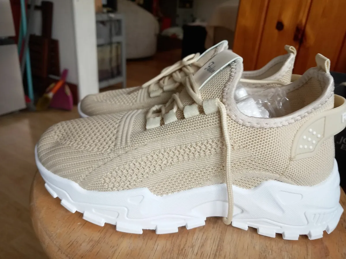Runners - Image 1