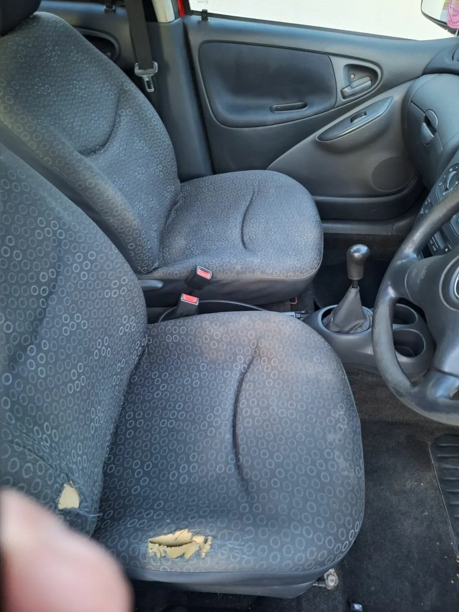 Toyota Yaris 2003 - Image 4