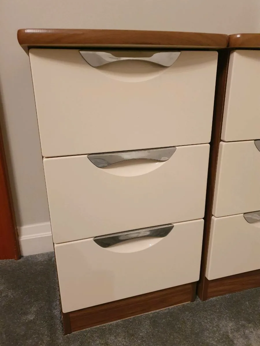 Bedside lockers x 2 - Image 2