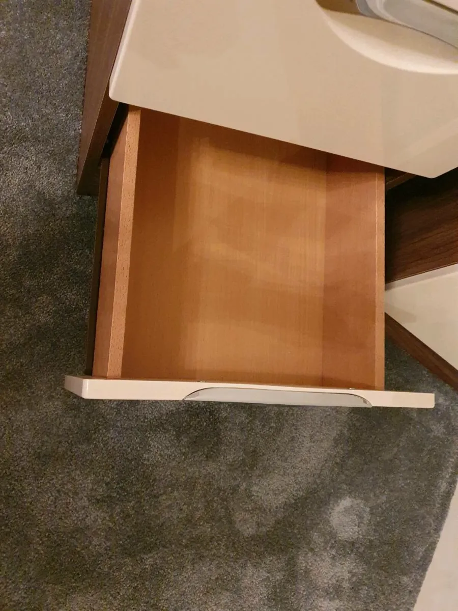 Bedside lockers x 2 - Image 4