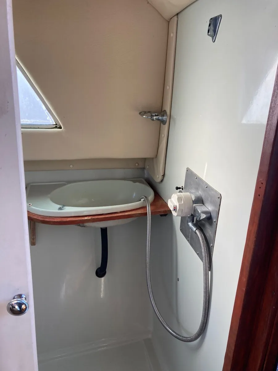 27’ Boat - Image 3