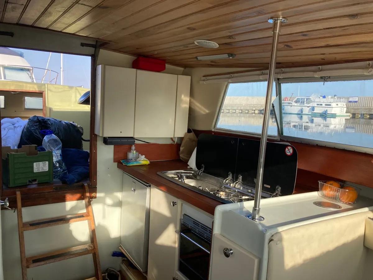 27’ Boat - Image 1