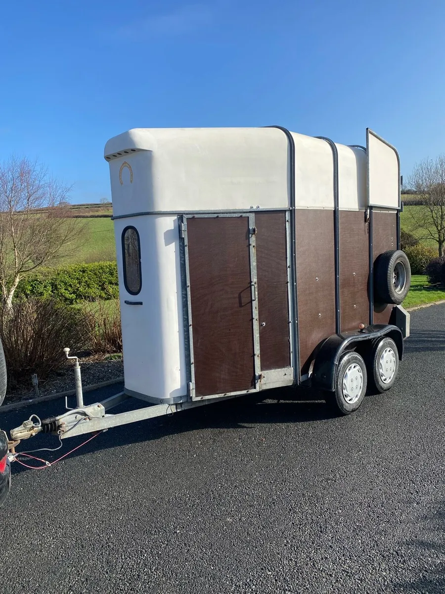 Fully refurbished Murphy horse box - Image 1