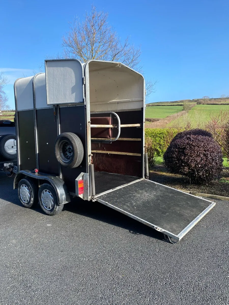 Fully refurbished Murphy horse box - Image 2