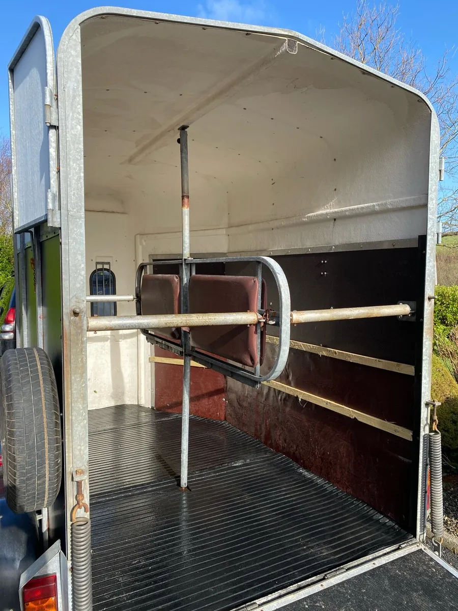 Fully refurbished Murphy horse box - Image 3