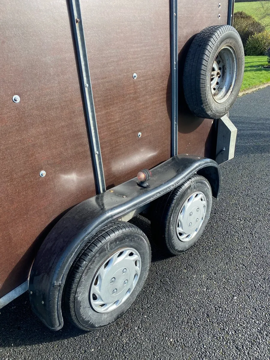 Fully refurbished Murphy horse box - Image 4