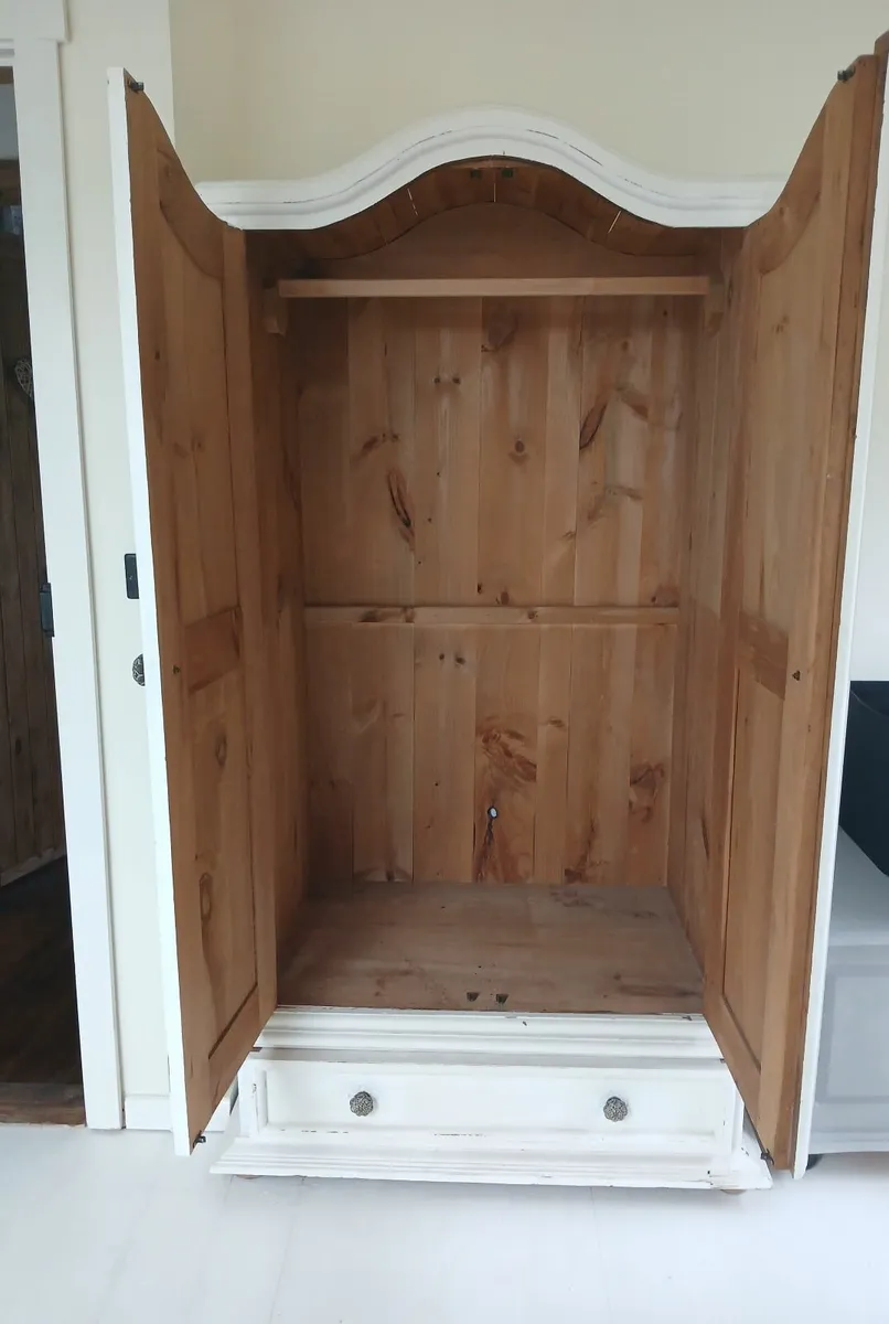 Vintage Wardrobe - Image 2