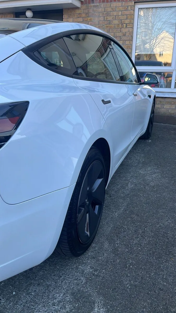 Tesla Model 3 Long Range AWD - Image 2