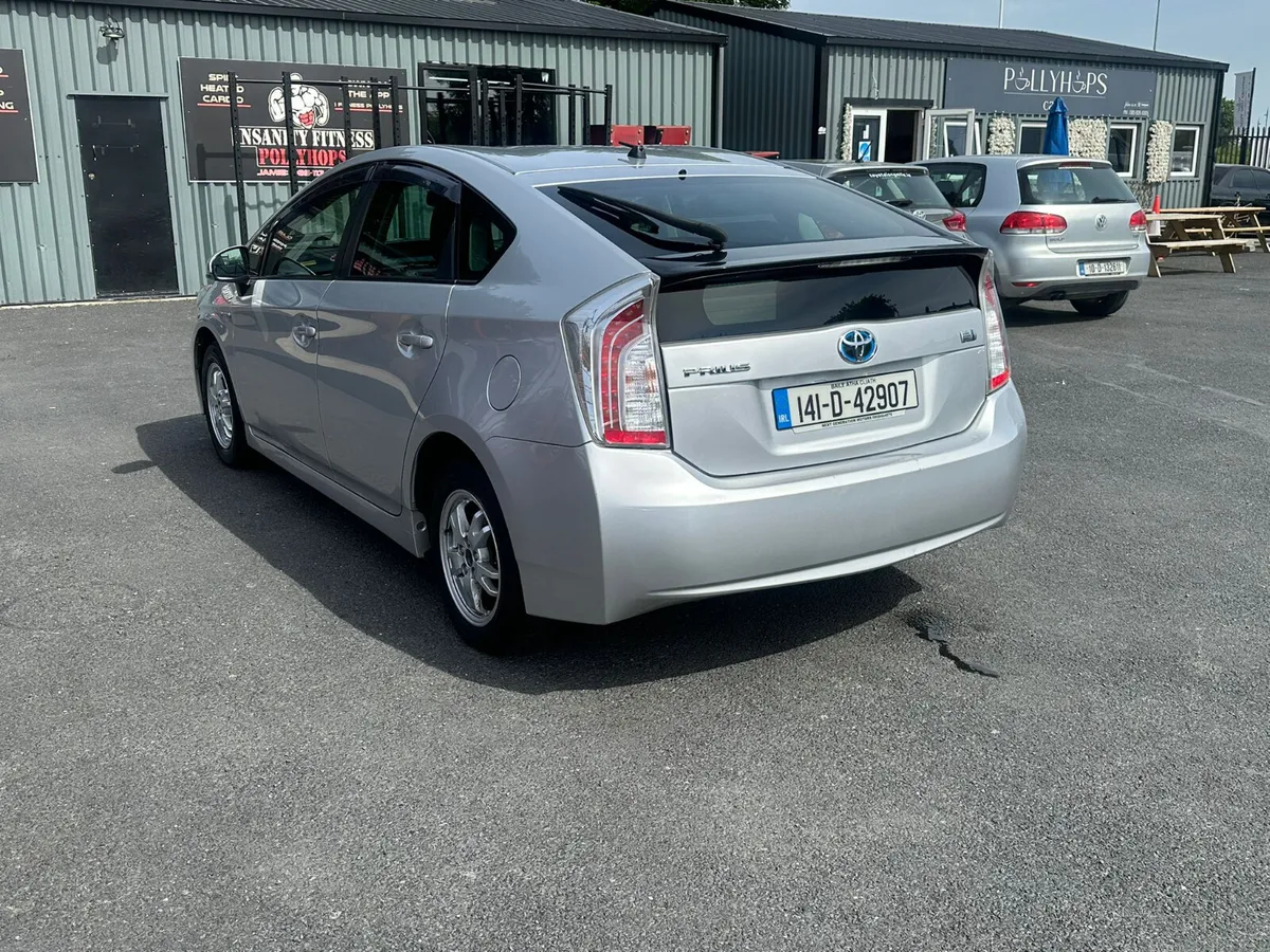 Toyota Prius 2014 (ex taxi) - Image 1