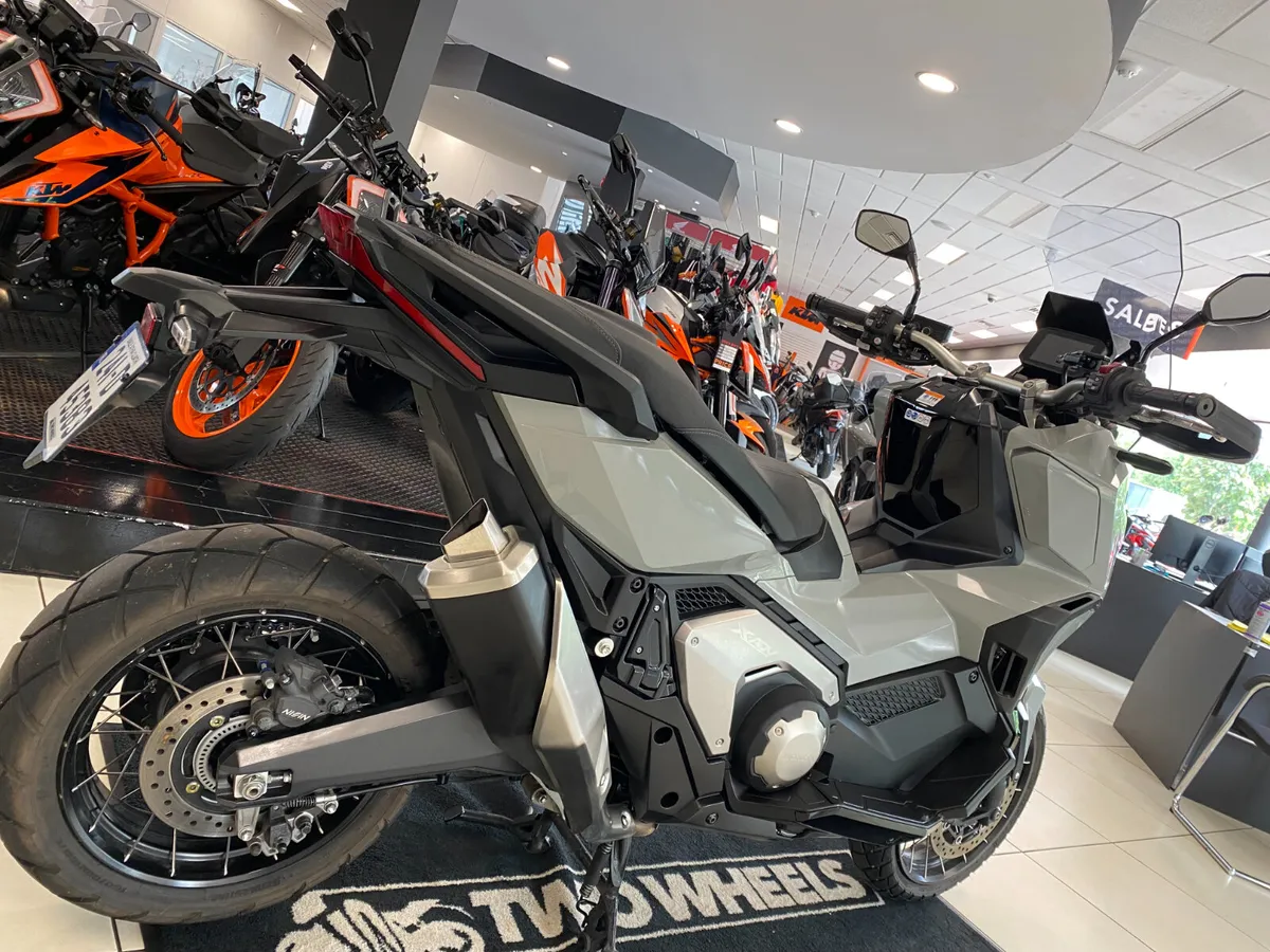 Honda ADV 750 - Image 2