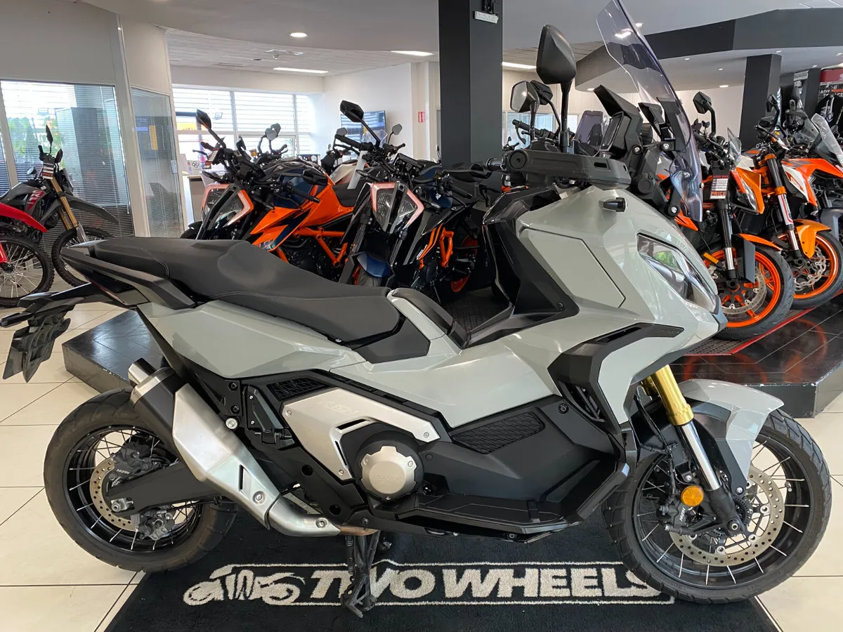 Honda ADV 750 - Image 1