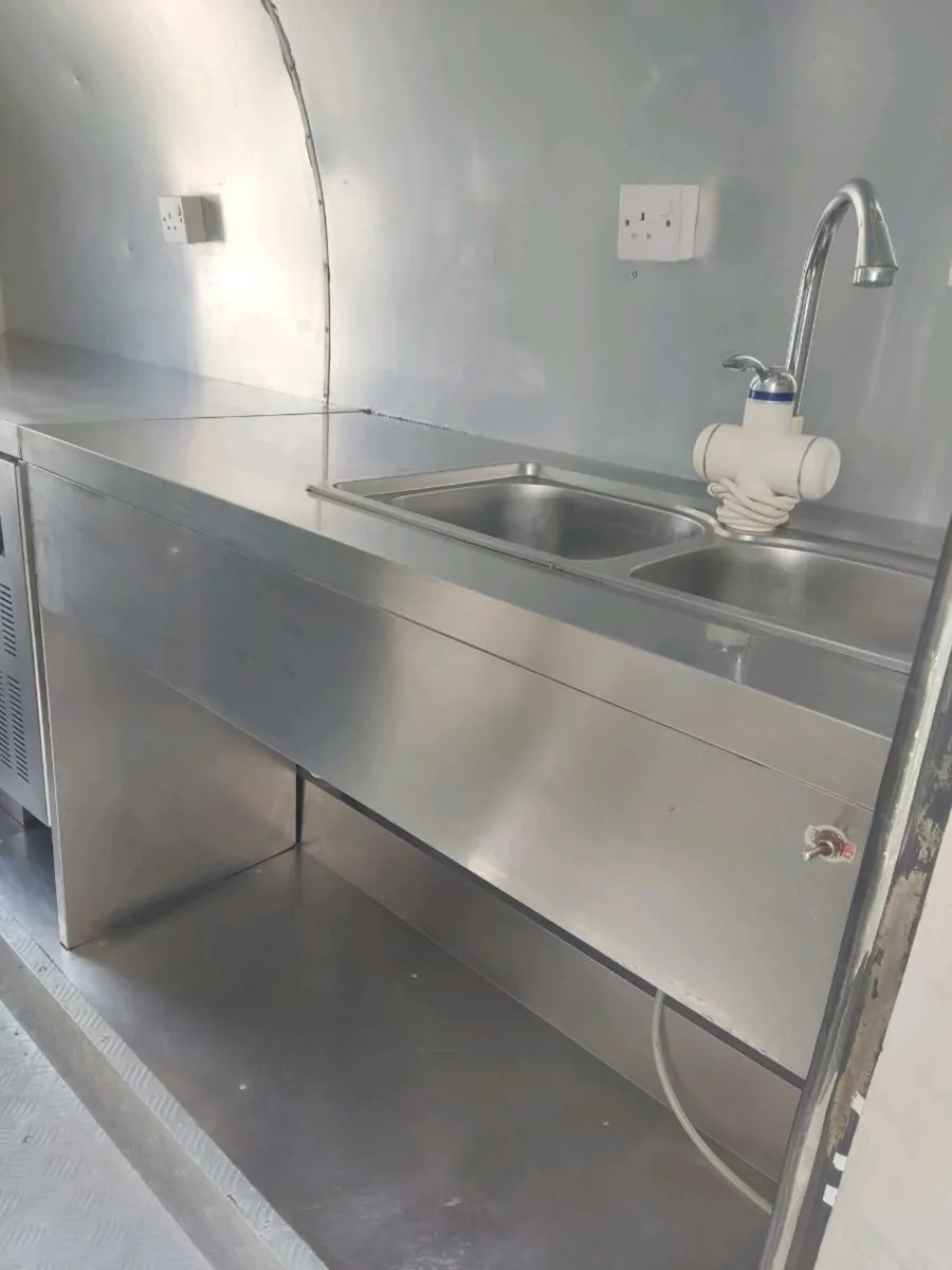 Food trailer - Image 4