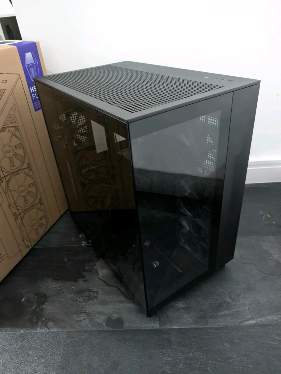 NZXT H9 Flow - Image 1