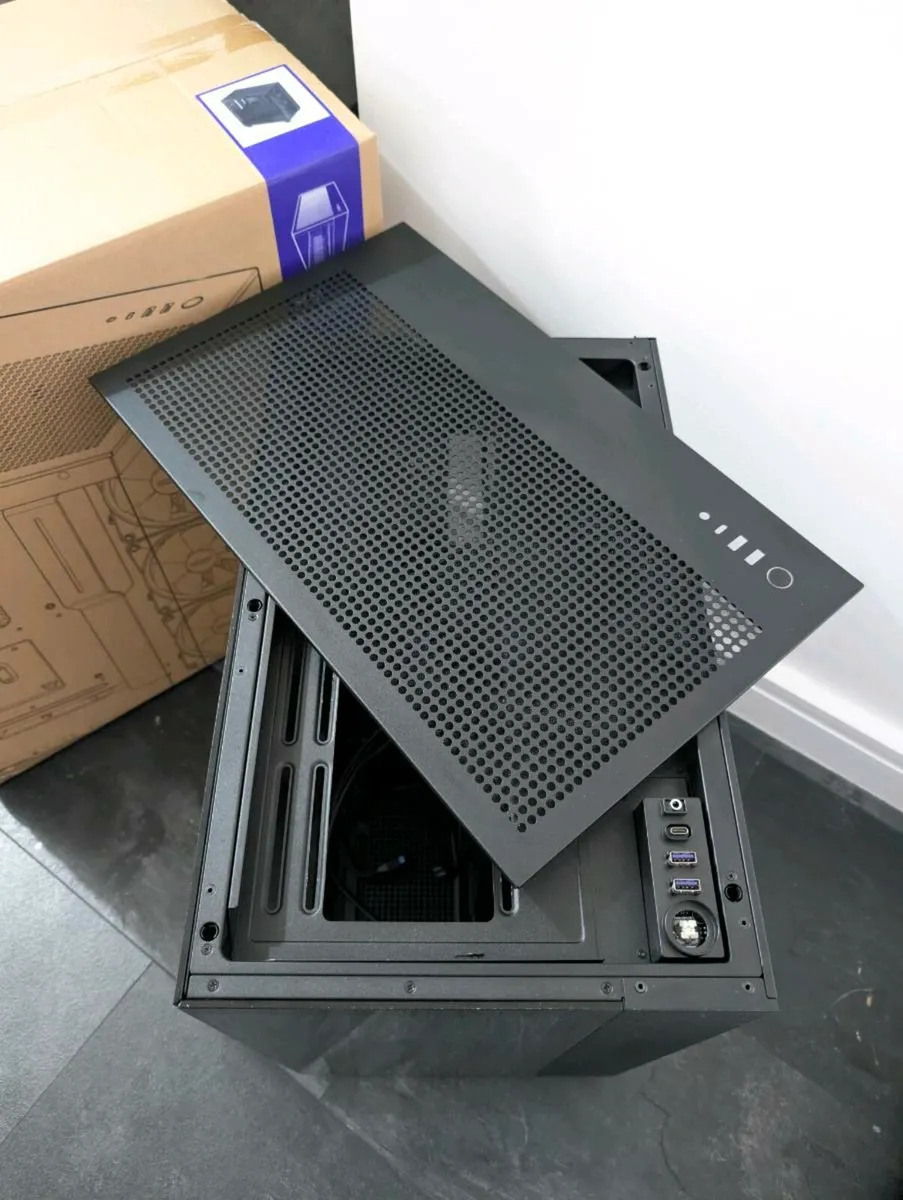 NZXT H9 Flow - Image 2