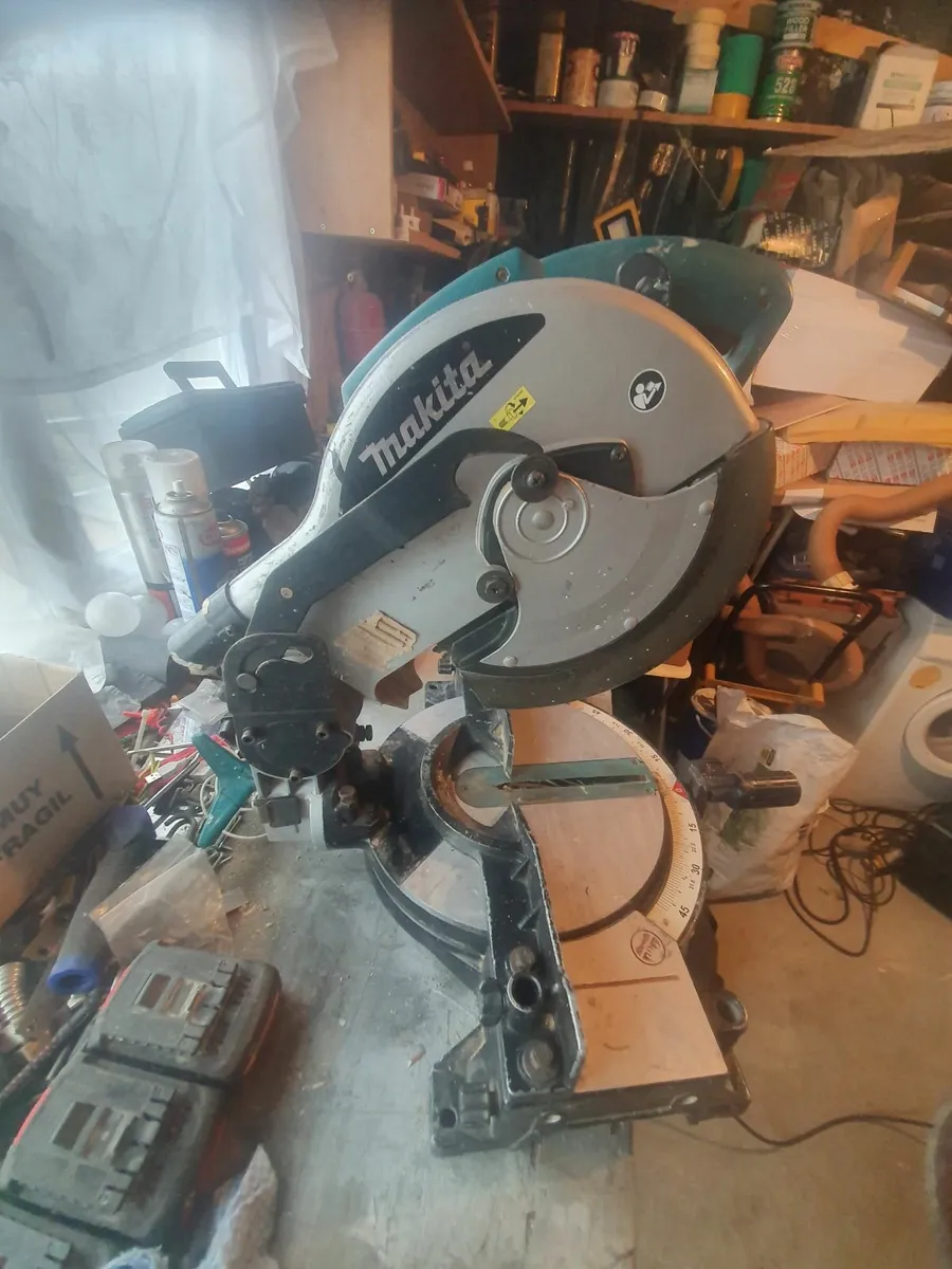 Makita chop saw 110v - Image 1