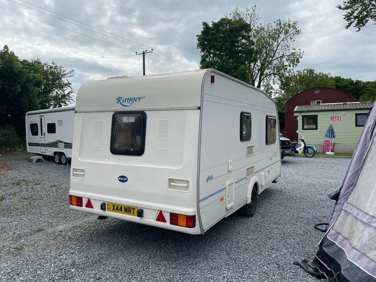 2 birth caravan - Image 4