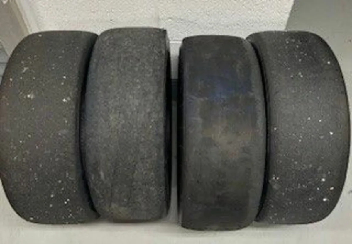 17 inch Slick tyres