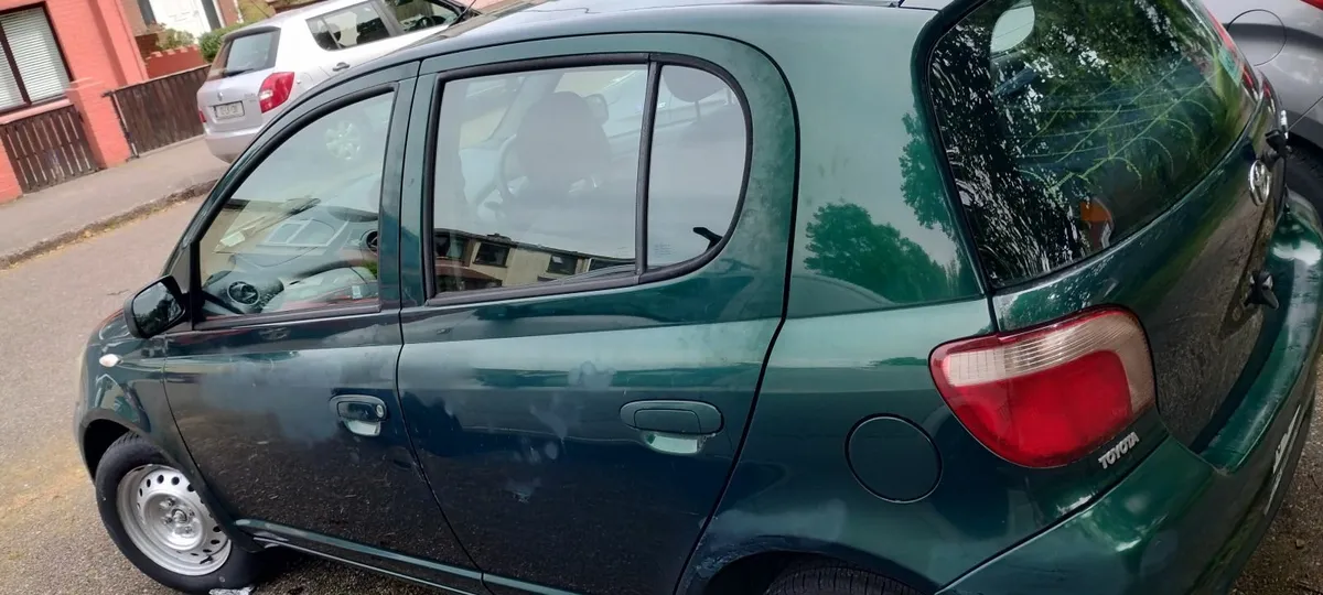 Toyota Yaris 2003 - Image 2