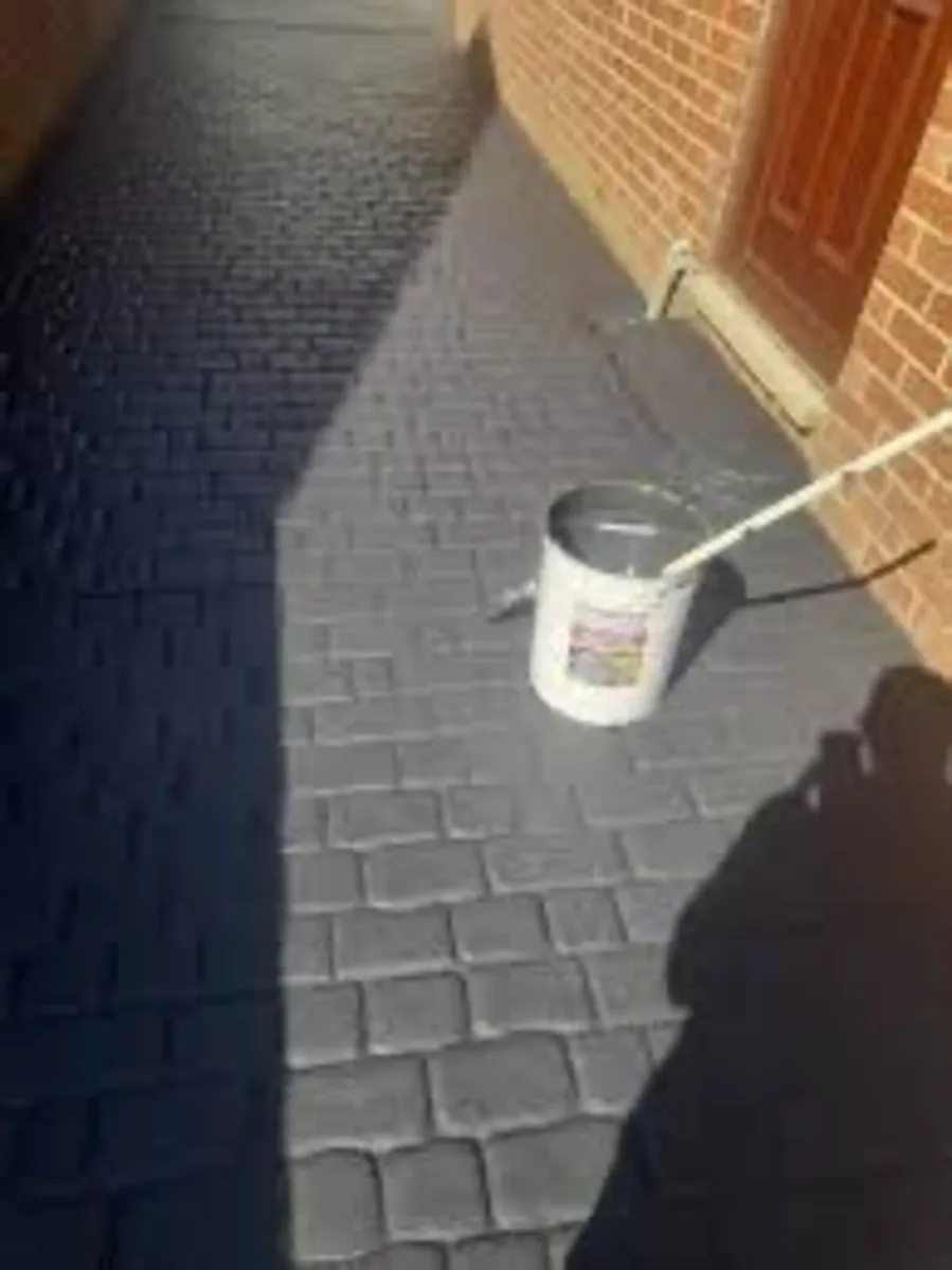 Roof/driveway paint - Image 3
