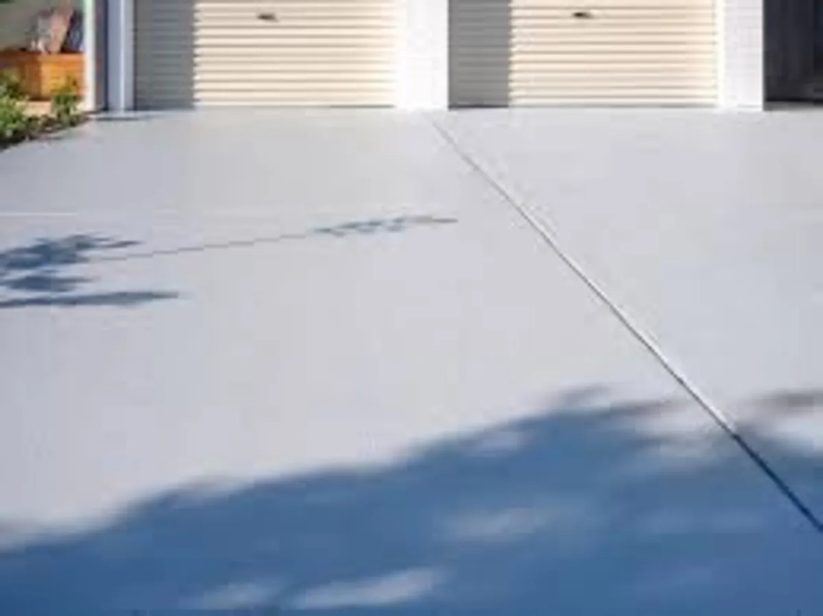 Roof/driveway paint - Image 4