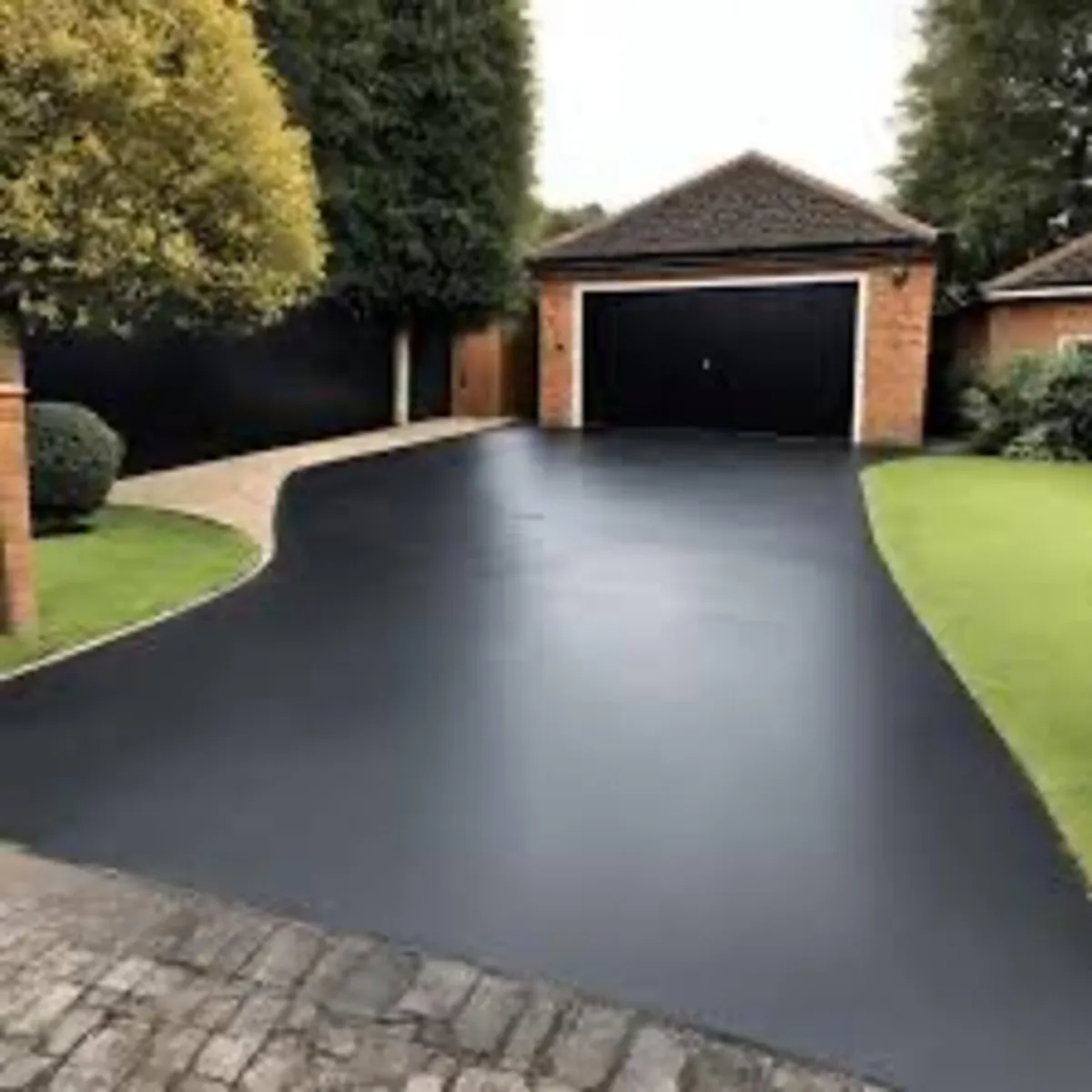 Roof/driveway paint - Image 4