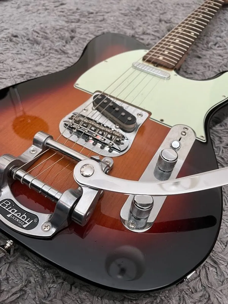 Fender Vintera telecaster with bigsby - Image 2
