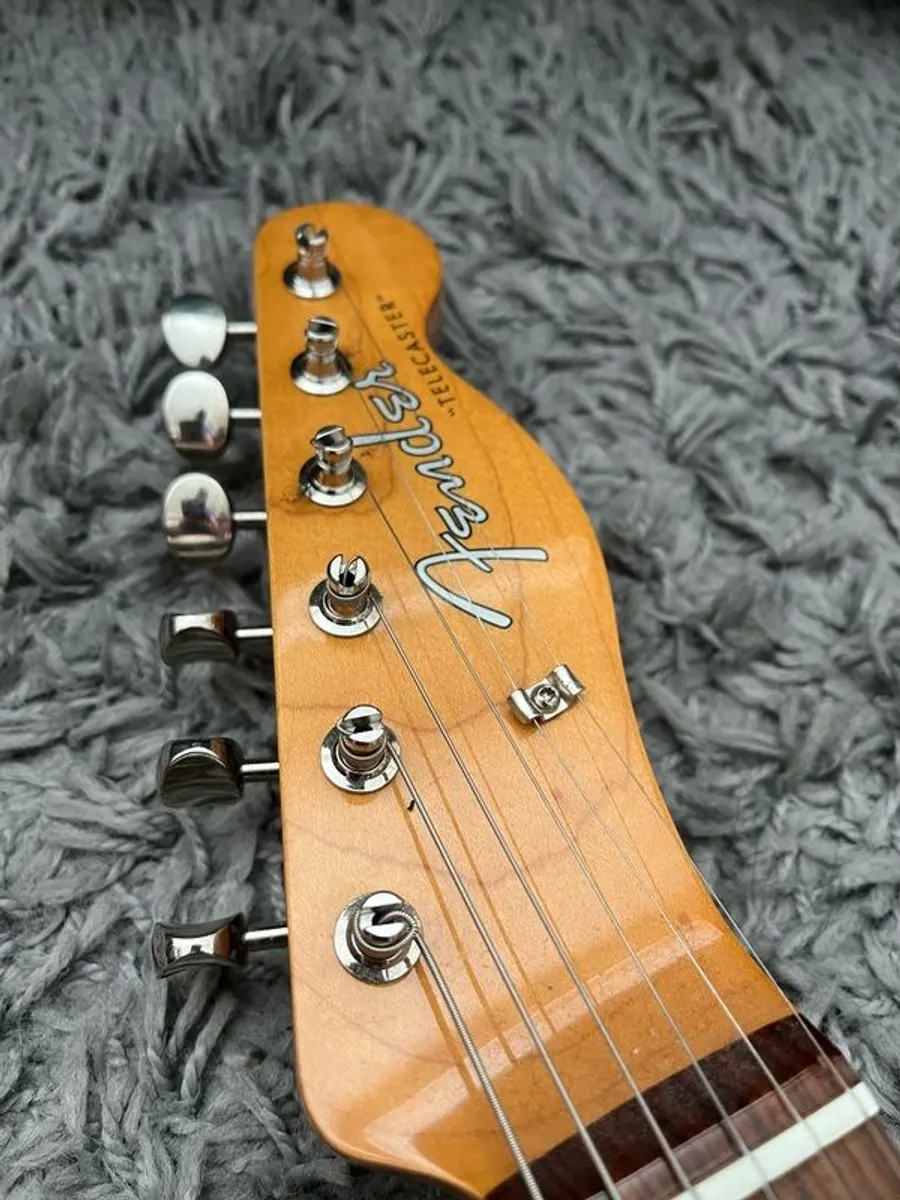 Fender Vintera telecaster with bigsby - Image 3