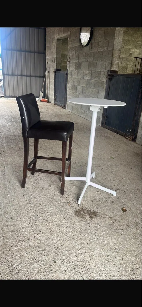 Bar stools& folding tables