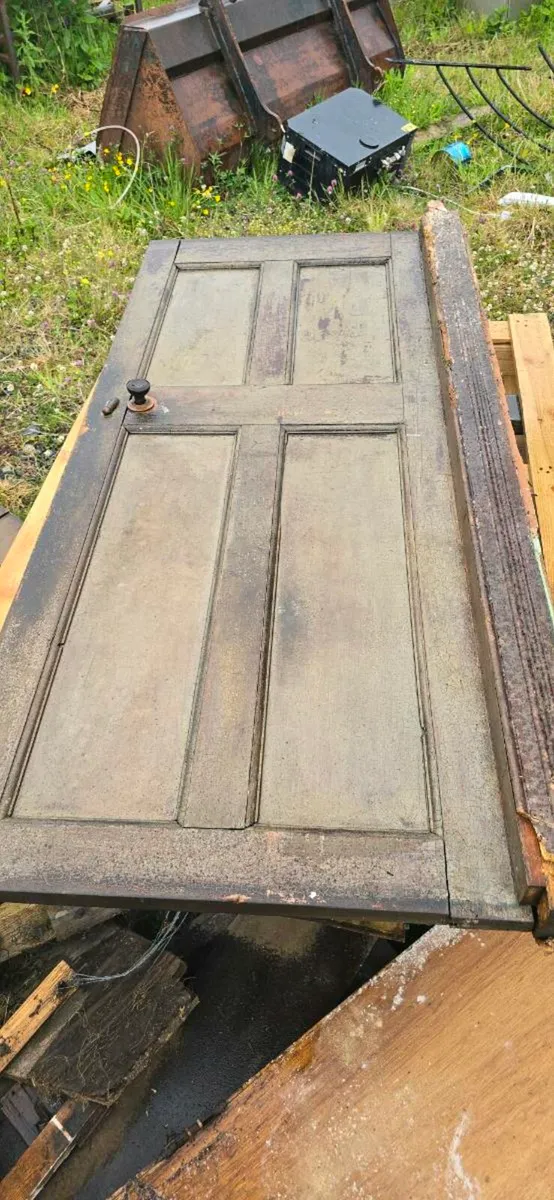 Old pub furniture - Image 1