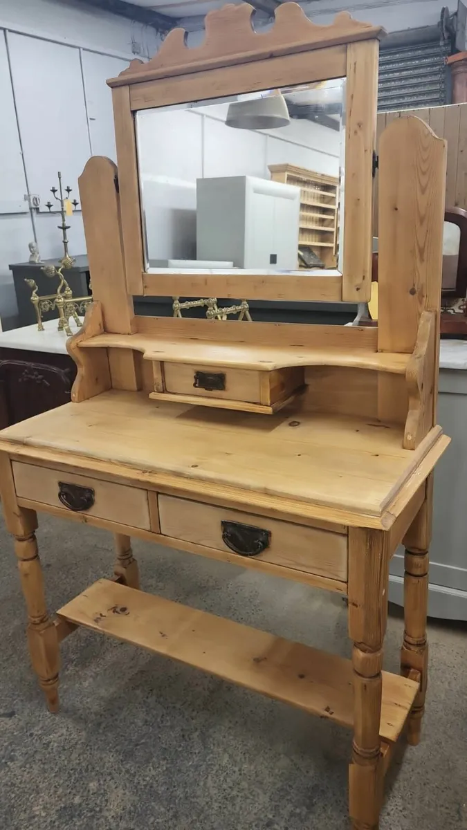 Victorian pine wash stand with mirror - Image 1