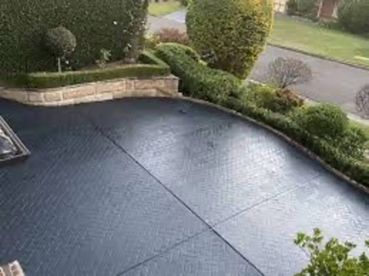 Roof/driveway paint - Image 4
