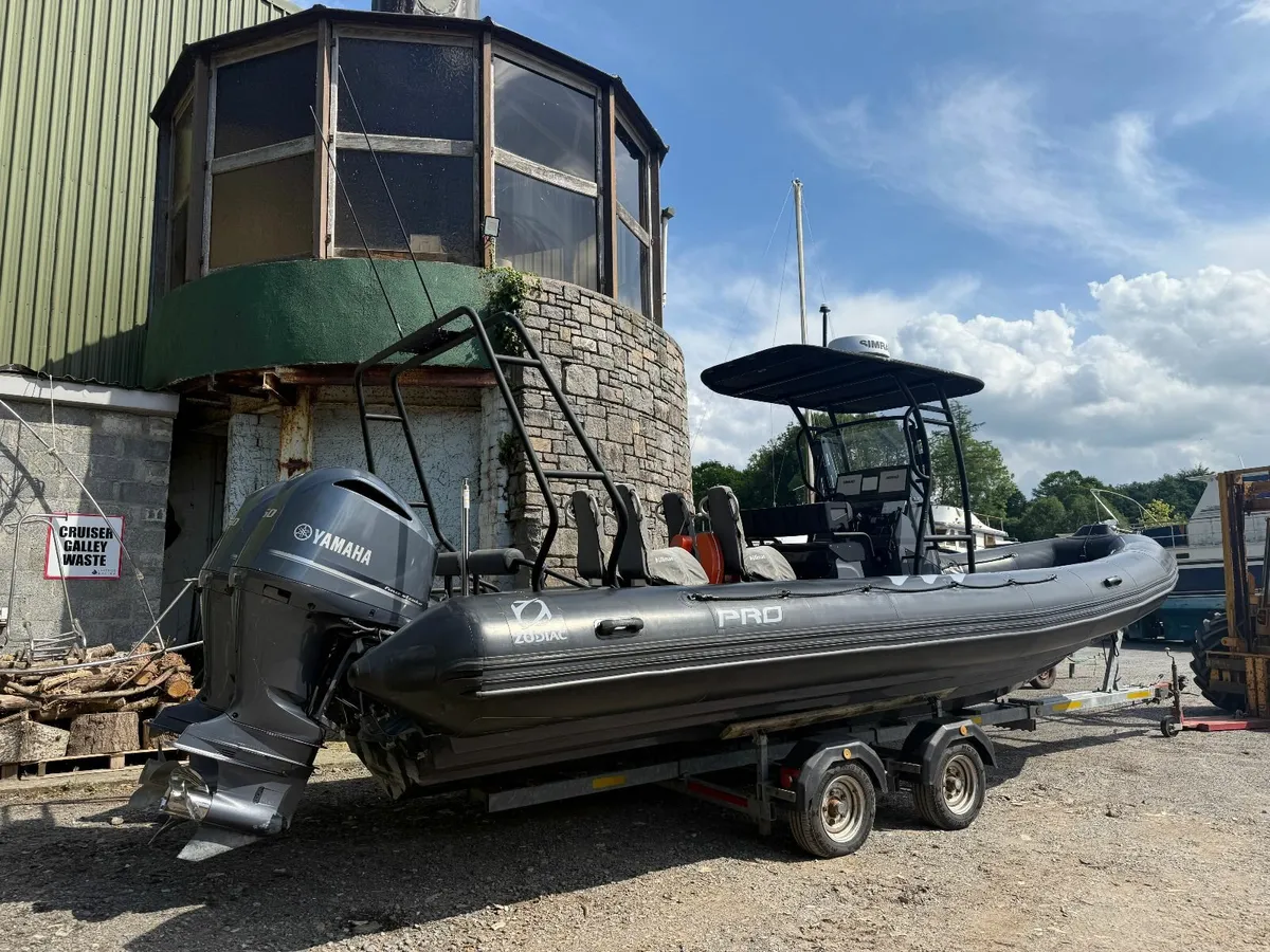 Zodiac Pro 850 with Yamaha Twin 250 HP Outboard - Image 4