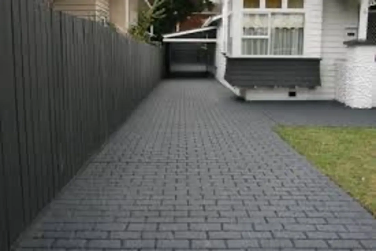 Roof/driveway paint - Image 1