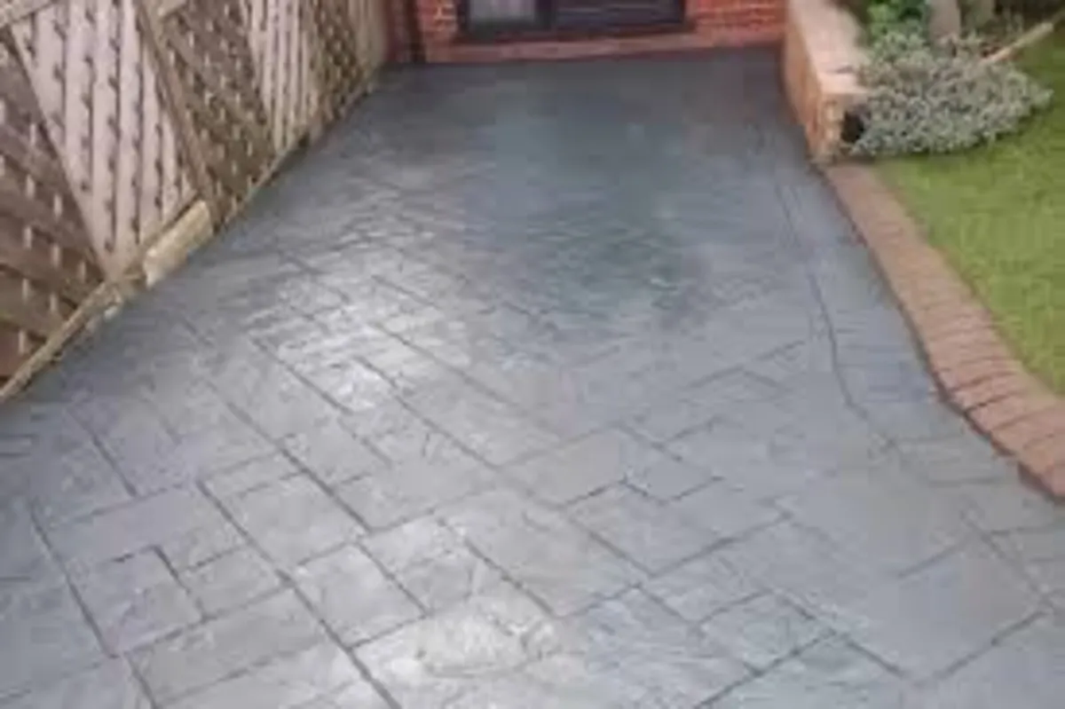 Roof/driveway paint - Image 2