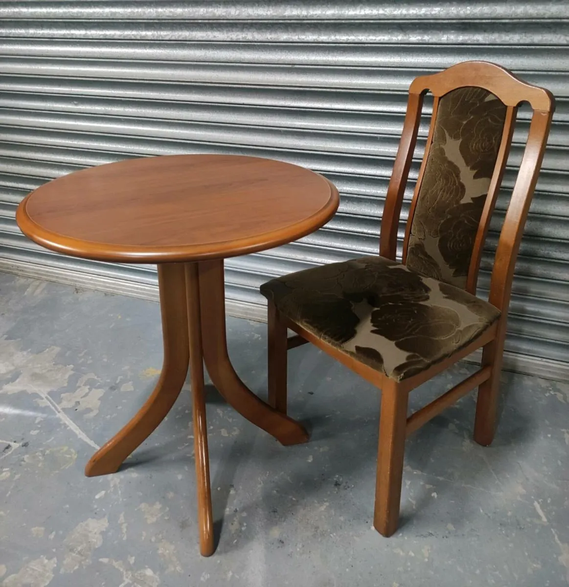 Table & chair - Image 2