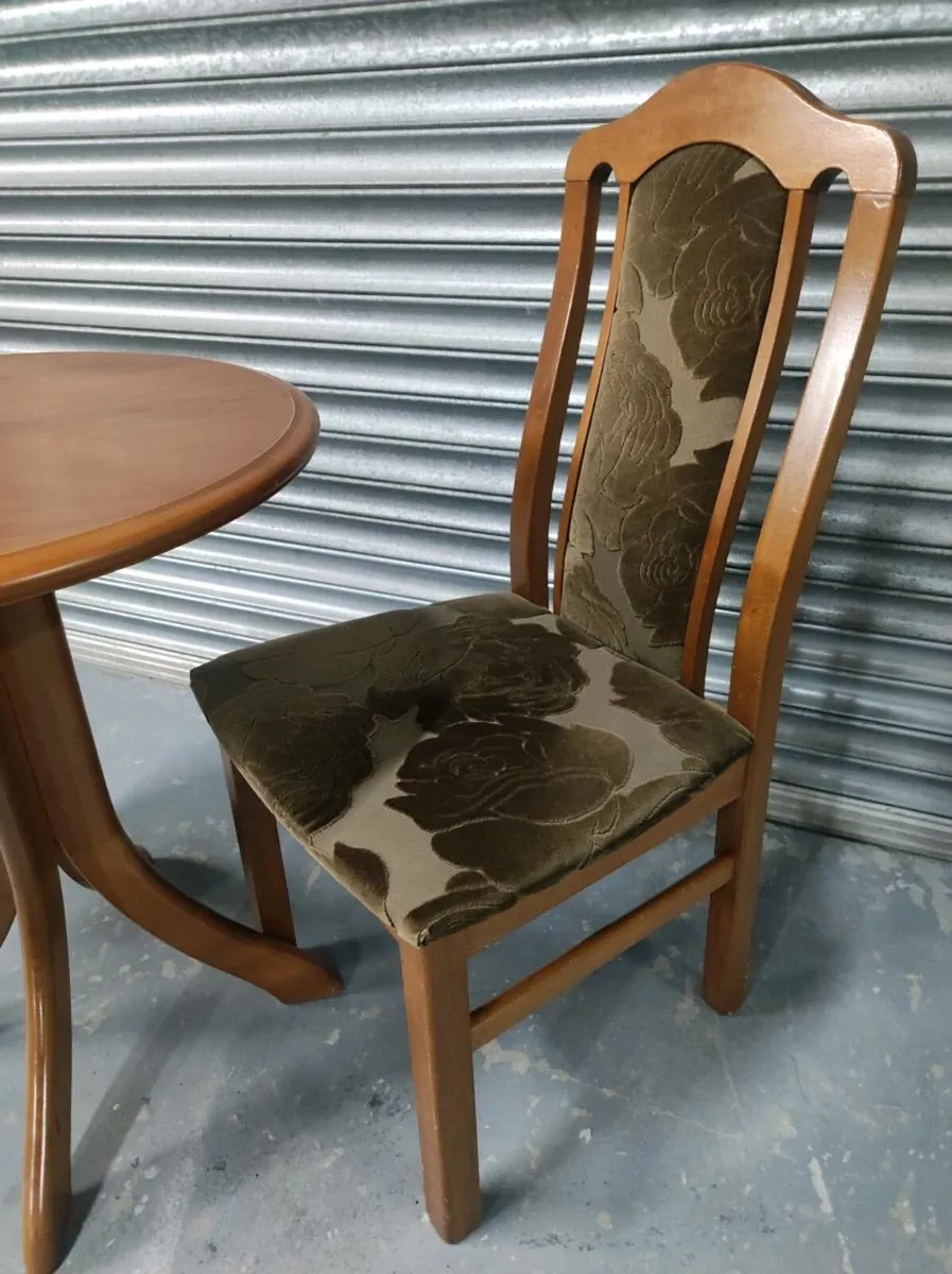 Table & chair - Image 3