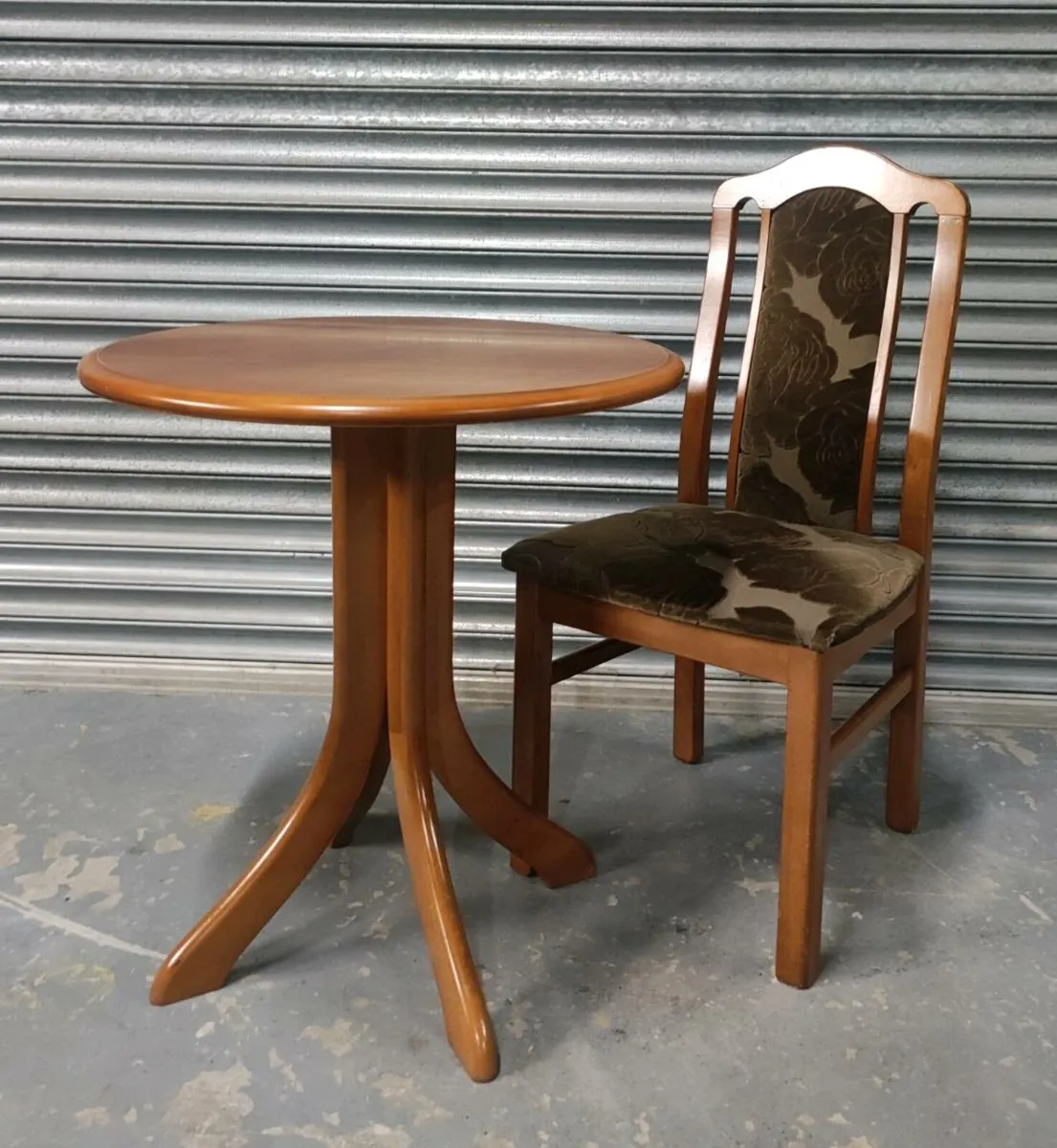 Table & chair - Image 4