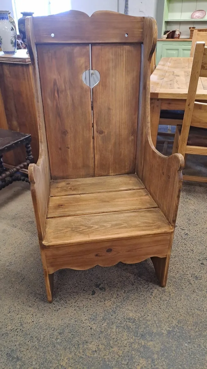 Large vintage pine lambing chair, pew - Image 1