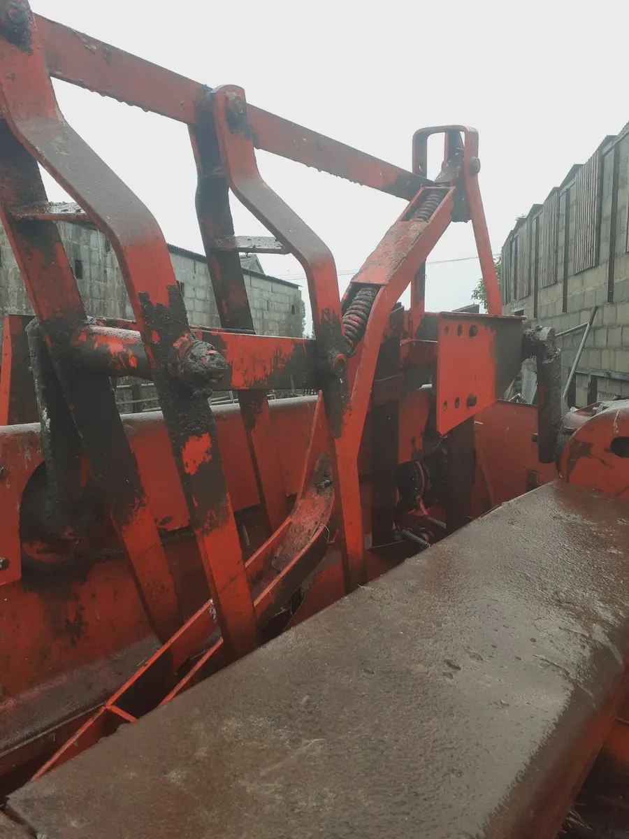 Square baler - Image 1