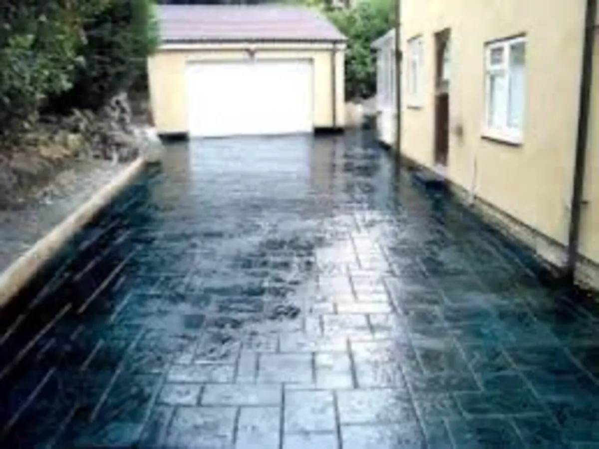 Roof/driveway paint - Image 1