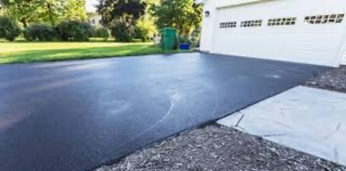 Roof/driveway paint - Image 2