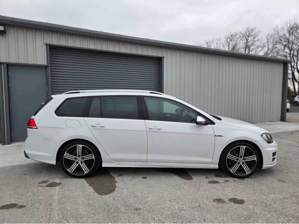 2015 Volkswagen Golf R 2.0 DSG - Image 2