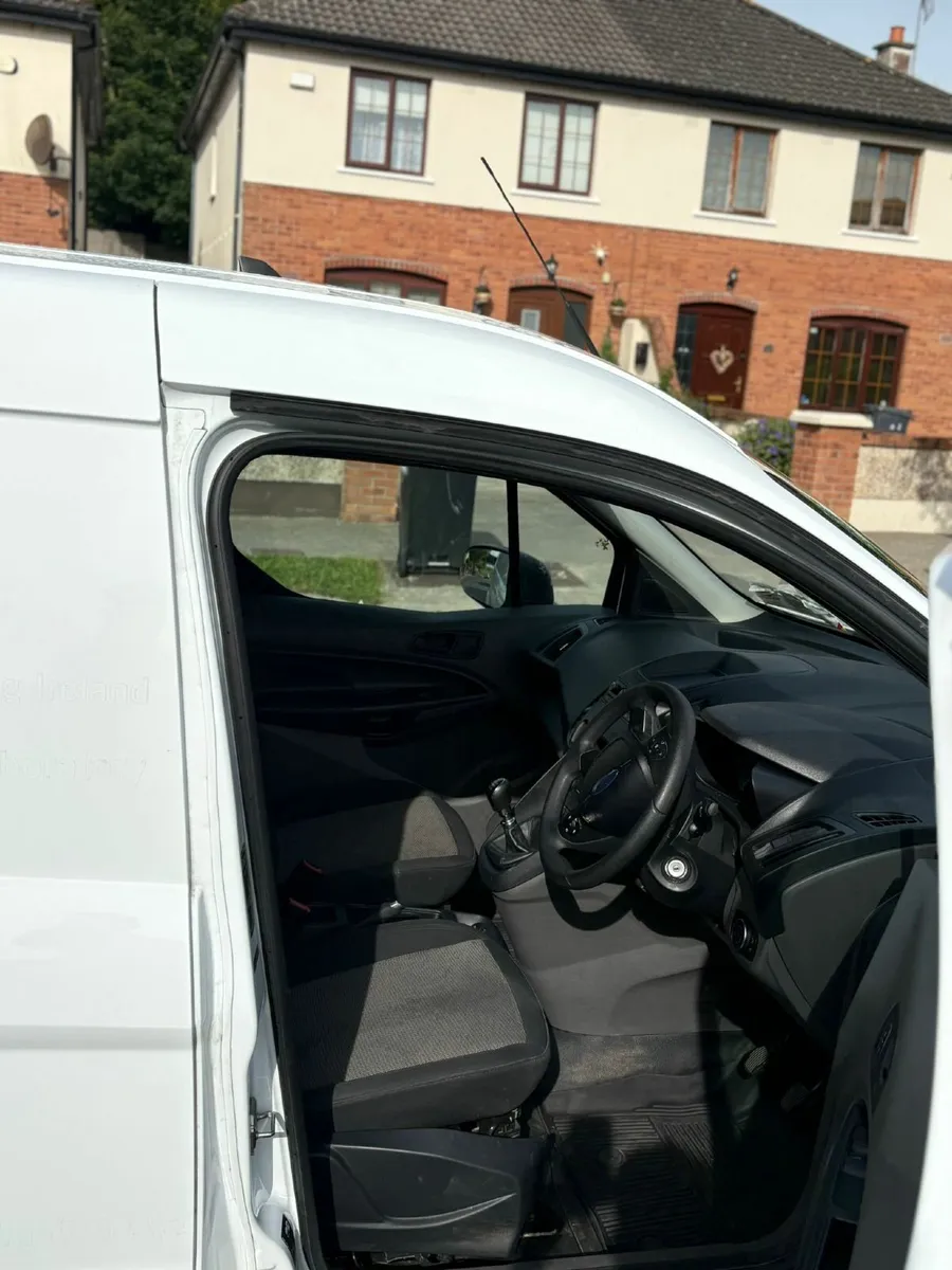Ford Transit Connect 2023 - Image 2