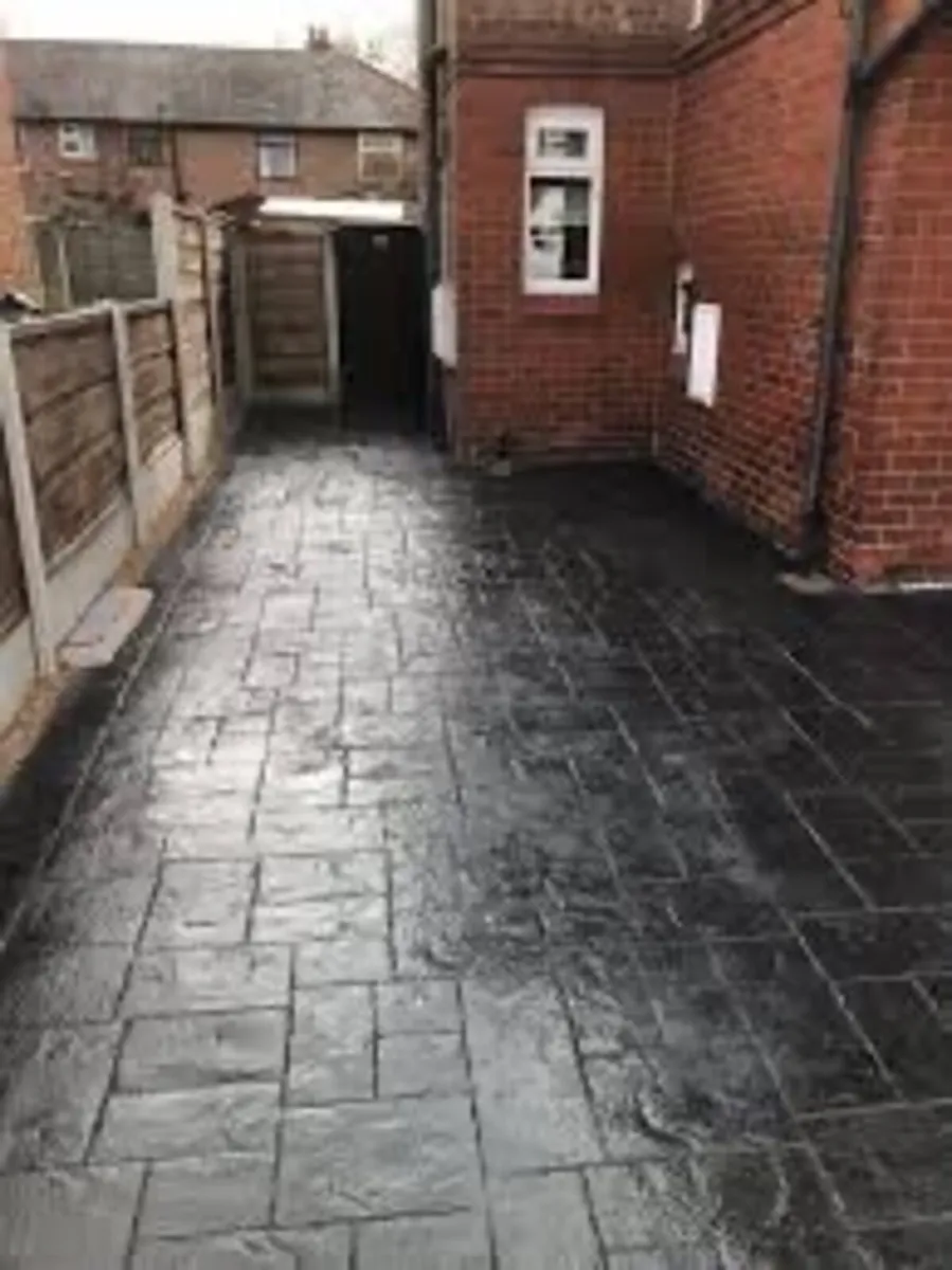 Roof/driveway paint - Image 1