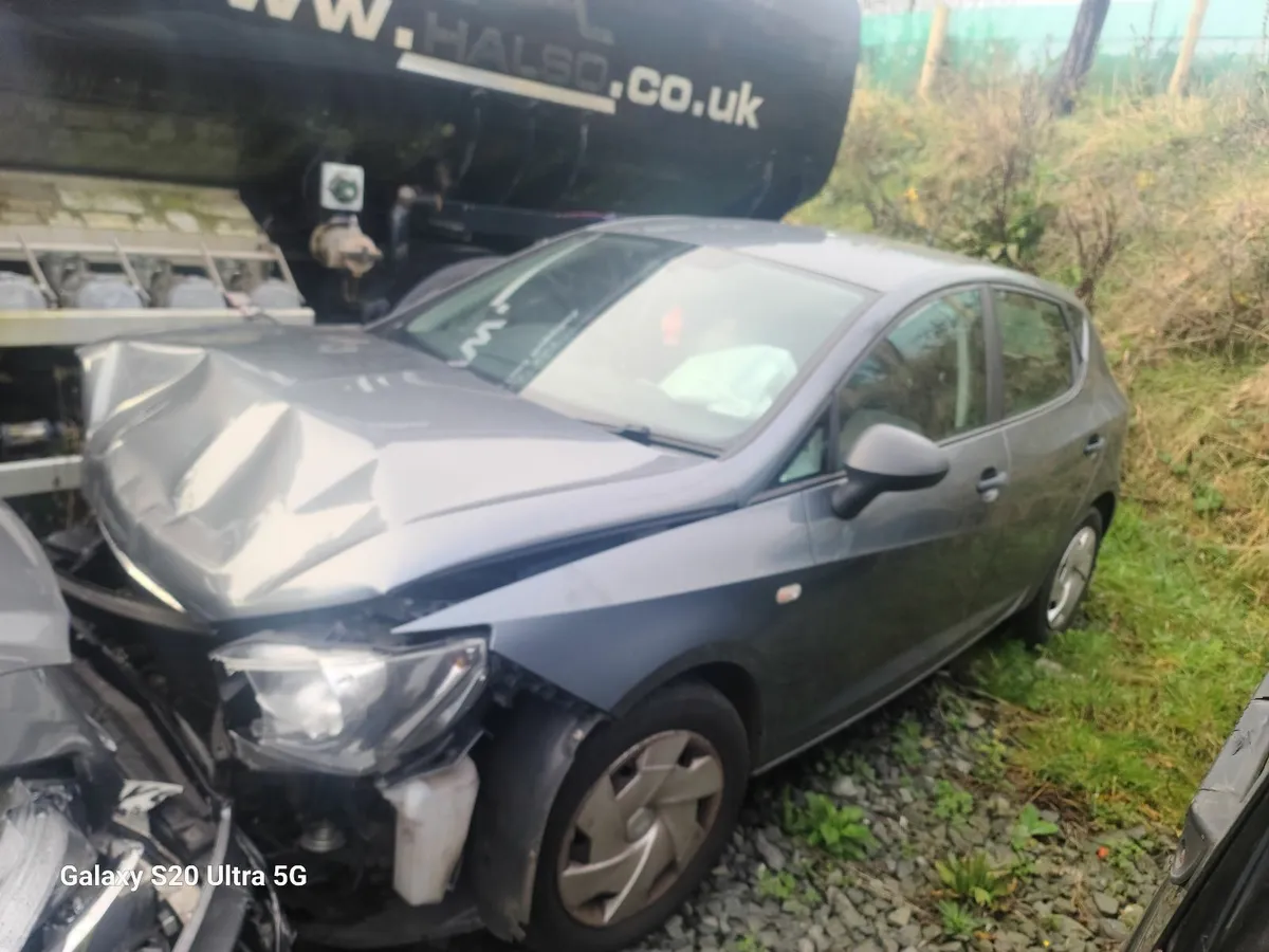 Damaged  merc & seat ibiza - Image 2