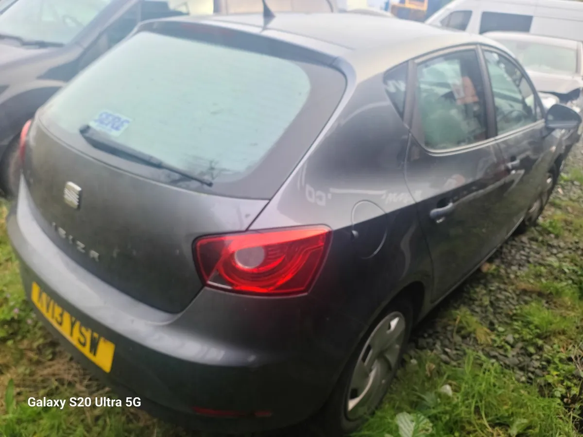 Damaged  merc & seat ibiza - Image 3