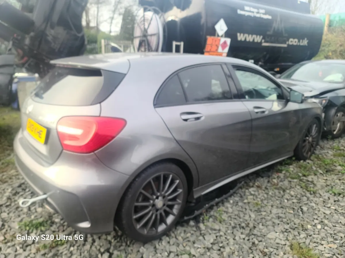 Damaged  merc & seat ibiza - Image 1